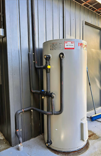 https://rivervalehotwater.com.au/uploads/2025/06/electric-hot-water-system-68504.jpg