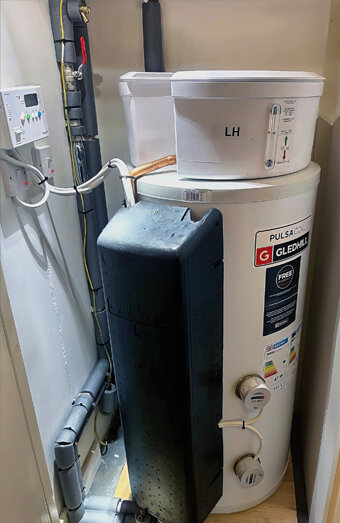 https://rivervalehotwater.com.au/uploads/2025/06/electric-hot-water-system-70649.jpg