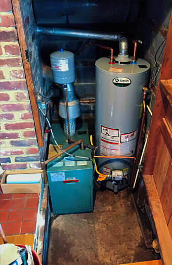 https://rivervalehotwater.com.au/uploads/2025/06/gas-hot-water-system-50310.jpg