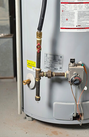 https://rivervalehotwater.com.au/uploads/2025/06/gas-hot-water-system-65811.jpg