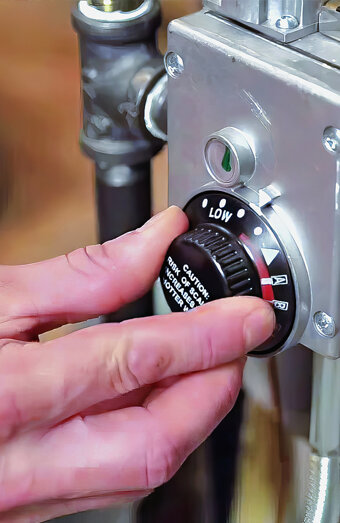 https://rivervalehotwater.com.au/uploads/2025/06/hot-water-servicing-70418.jpg