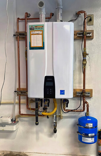 https://rivervalehotwater.com.au/uploads/2025/06/instant-hot-water-systems-42978.jpg